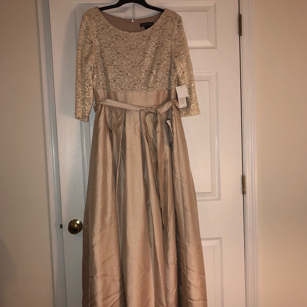 Jessica Howard lace top, formal dress, ball gown